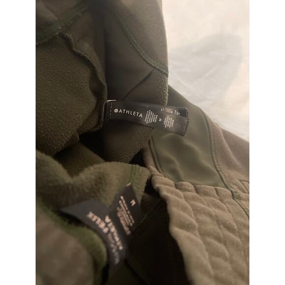 Allison Felix Athleta Legend
Medium Green Elastic Waist Women’s Sweat Shorts - Picture 6 of 7